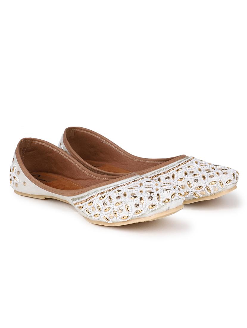 embellished jutis & mojaris - 19117296 - Zoom Image - 0