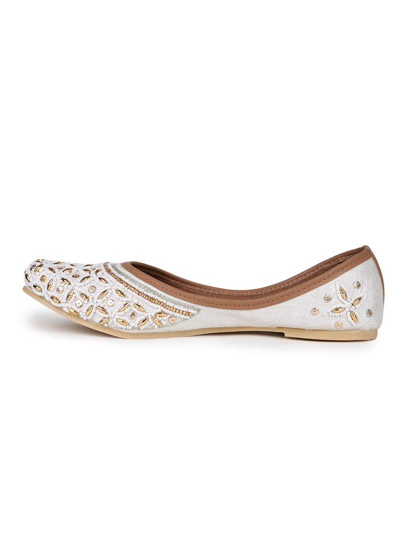 embellished jutis & mojaris - 19117296 - Standard Image - 3