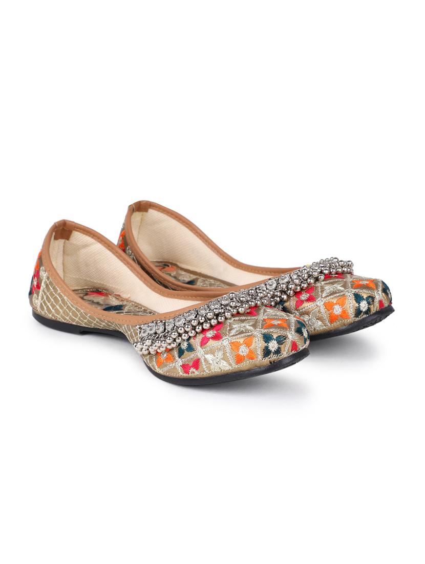 embellished jutis & mojaris - 19117300 - Zoom Image - 0