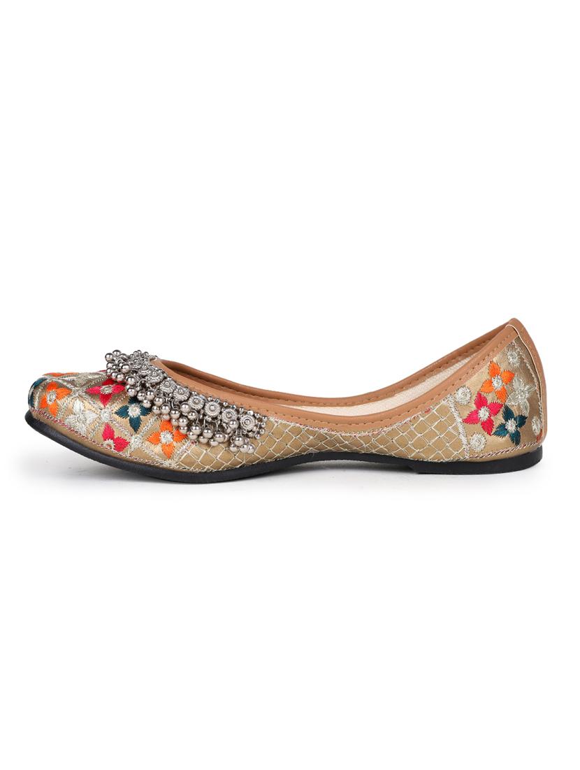 embellished jutis & mojaris - 19117300 - Standard Image - 3