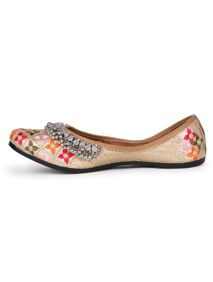 embroidered jutis & mojaris - 19117301 - Standard Image - 3