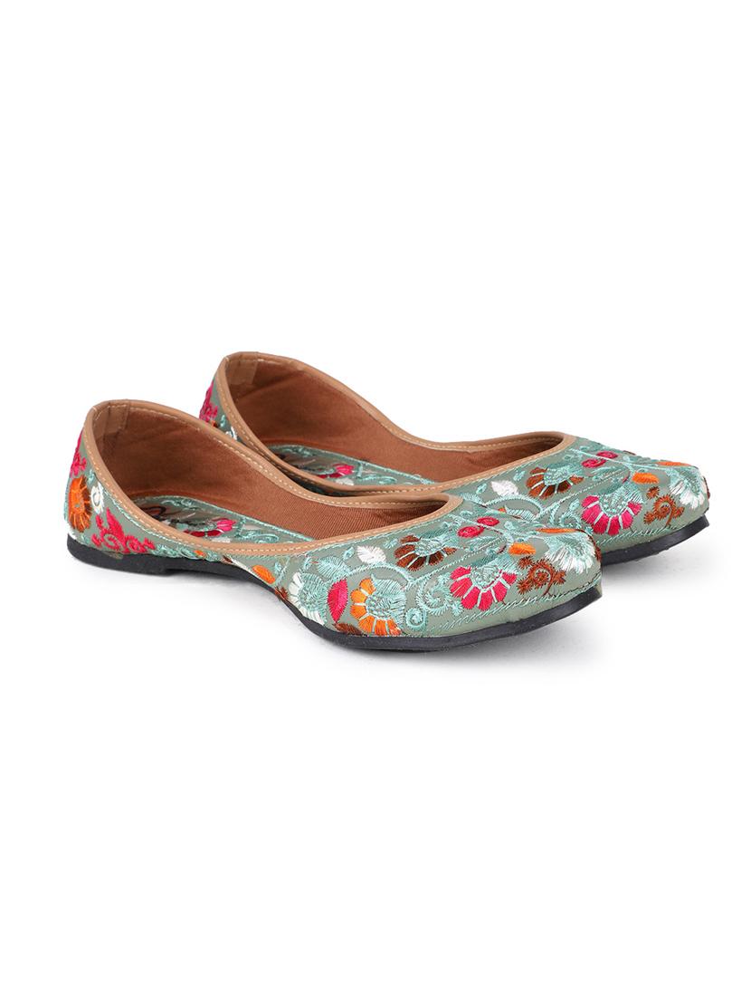women embroided slip on mojari - 19117337 - Zoom Image - 0