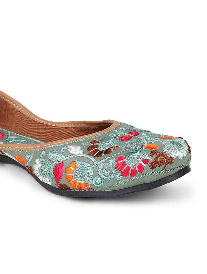women embroided slip on mojari - 19117337 - Standard Image - 5
