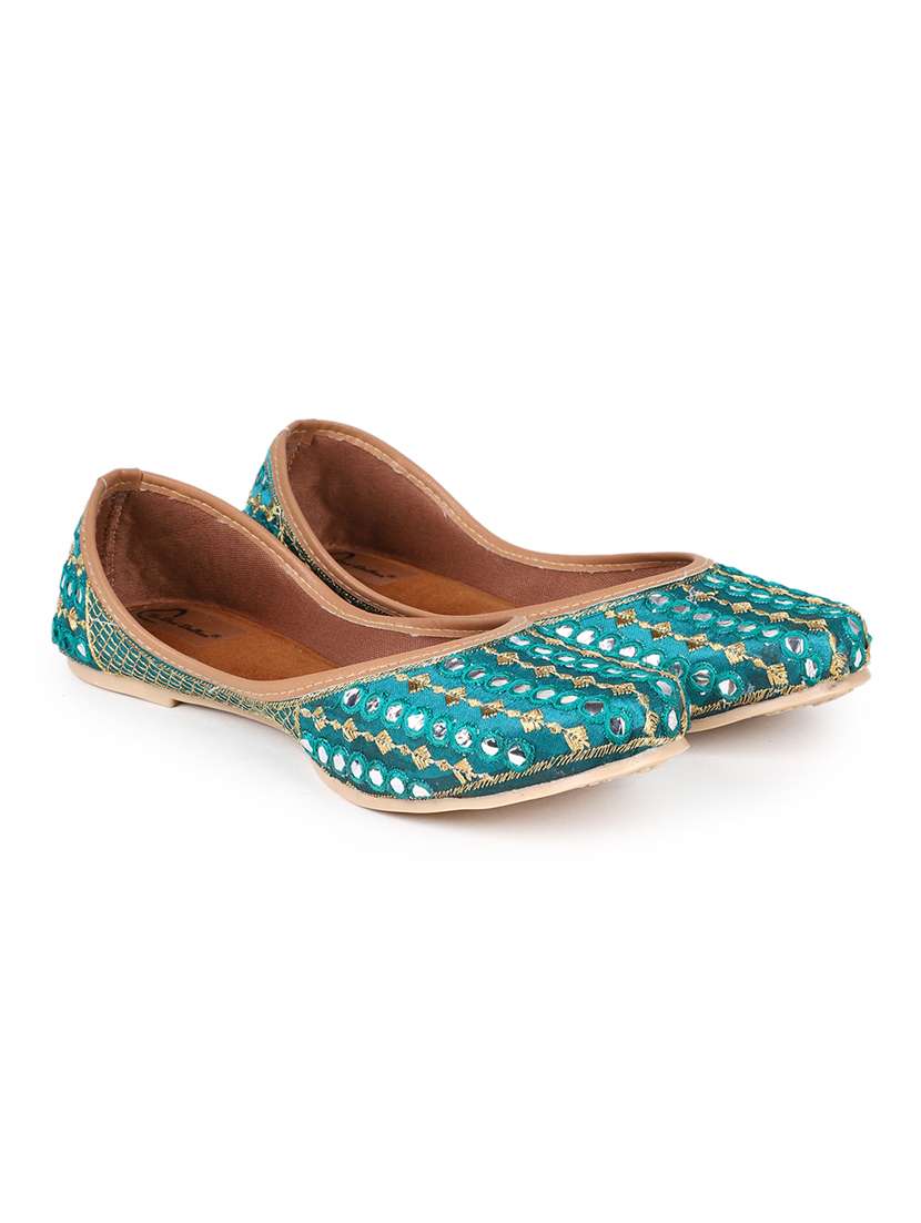 women embroided slip on mojari - 19117355 - Zoom Image - 0