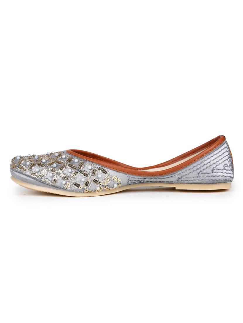 embellished jutis & mojaris - 19117361 - Standard Image - 3