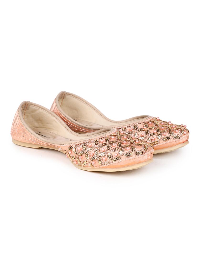 embellished jutis & mojaris - 19117362 - Zoom Image - 0
