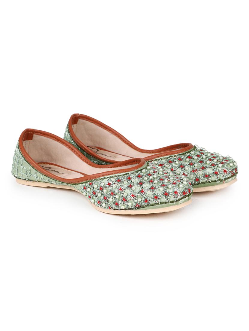 embellished jutis & mojaris - 19117365 - Zoom Image - 0