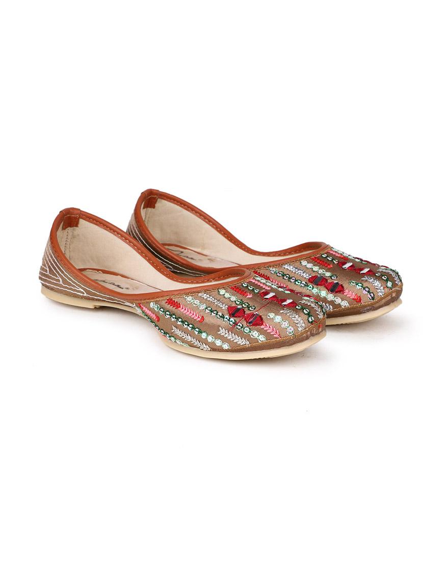 embellished jutis & mojaris - 19117402 - Zoom Image - 0