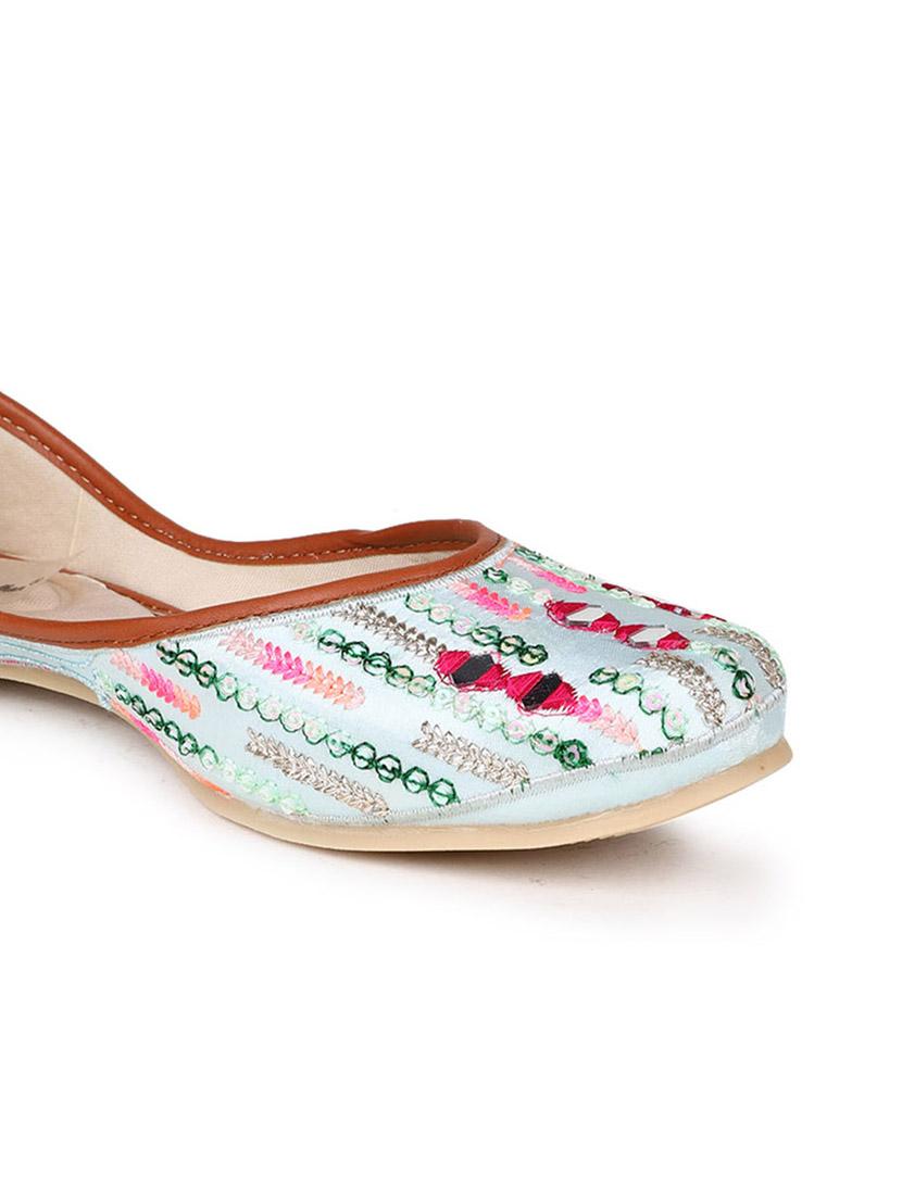 embellished jutis & mojaris - 19117403 - Standard Image - 5
