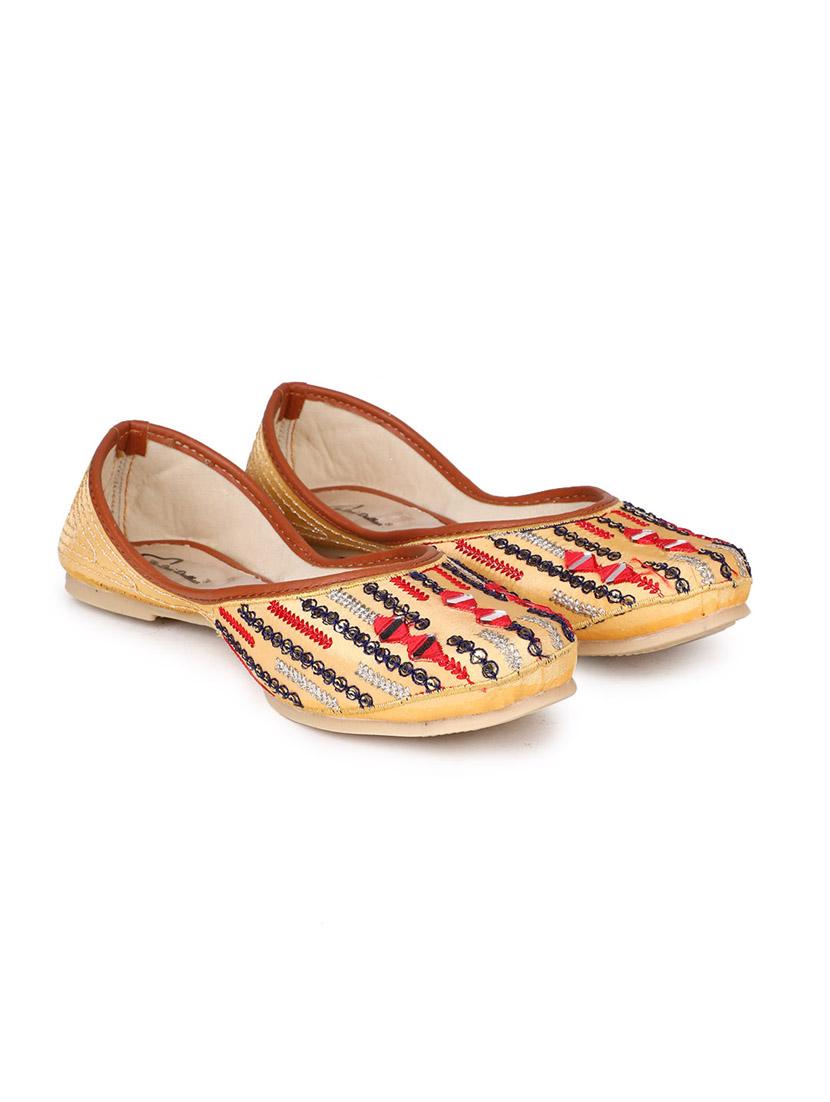 embellished jutis & mojaris - 19117404 - Zoom Image - 0