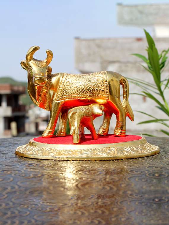 religious idol & figurine - 19132423 -  Standard Image - 3