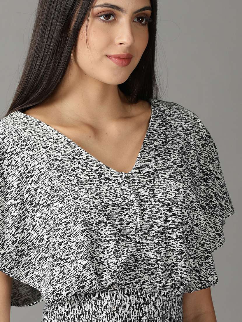 women's crop v neck top - 19159879 - Standard Image - 5