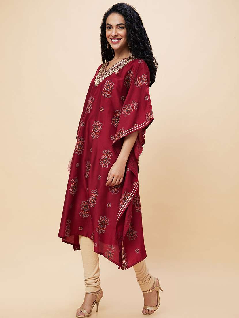 globus women maroon floral bandhani print embroidered yoke asymmetric hem kaftan kurta - 19172856 -  Standard Image - 3