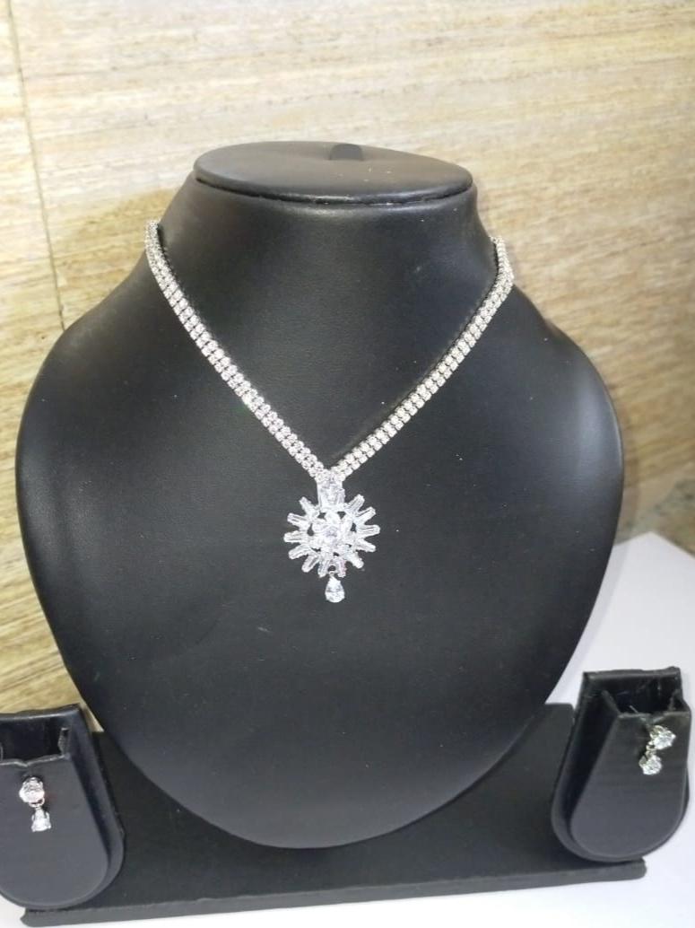 retail e-shop presents this latest design  - 19225441 -  Zoom Image - 0