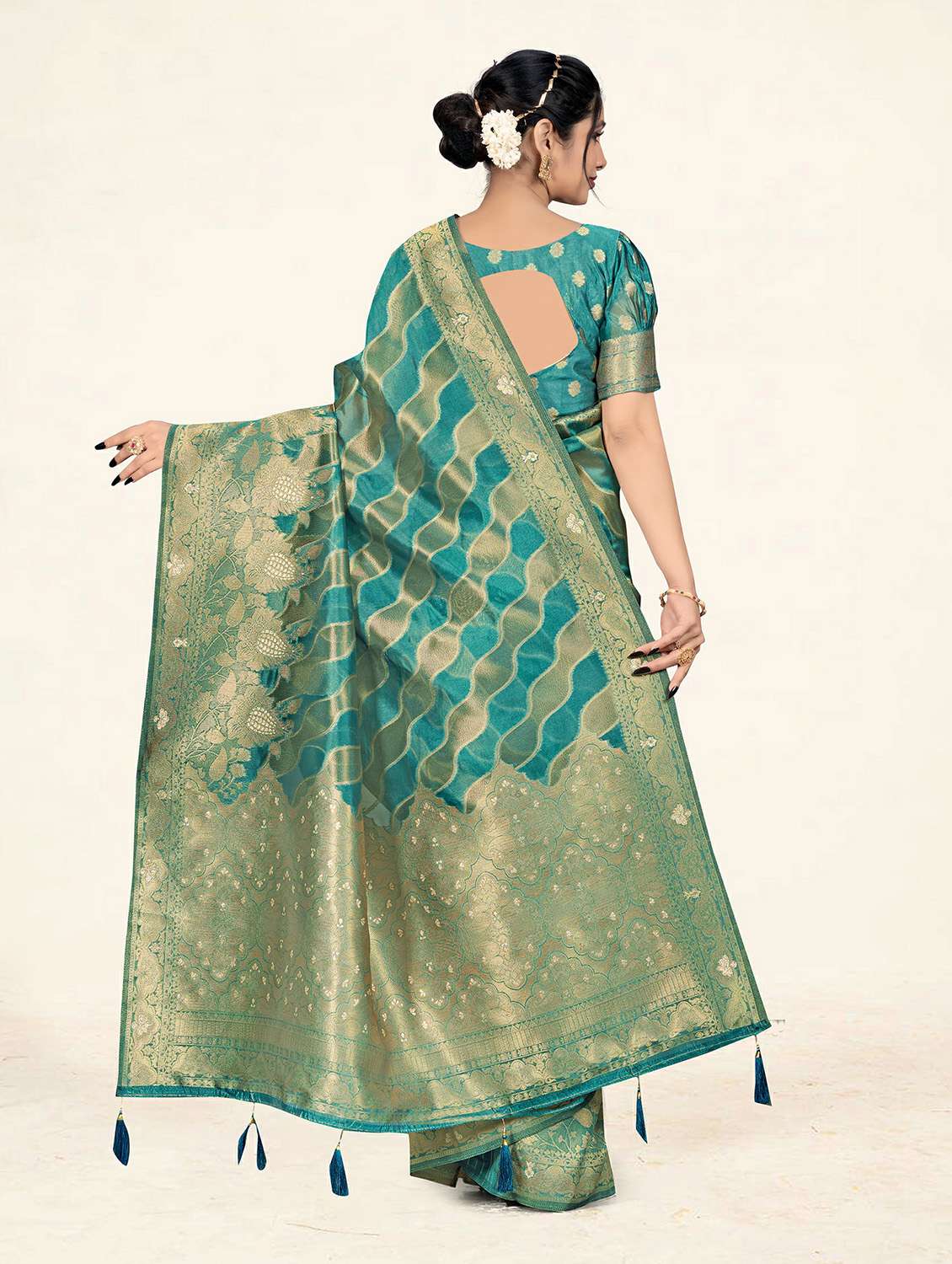 self design woven saree with blouse - 19304701 -  Standard Image - 3
