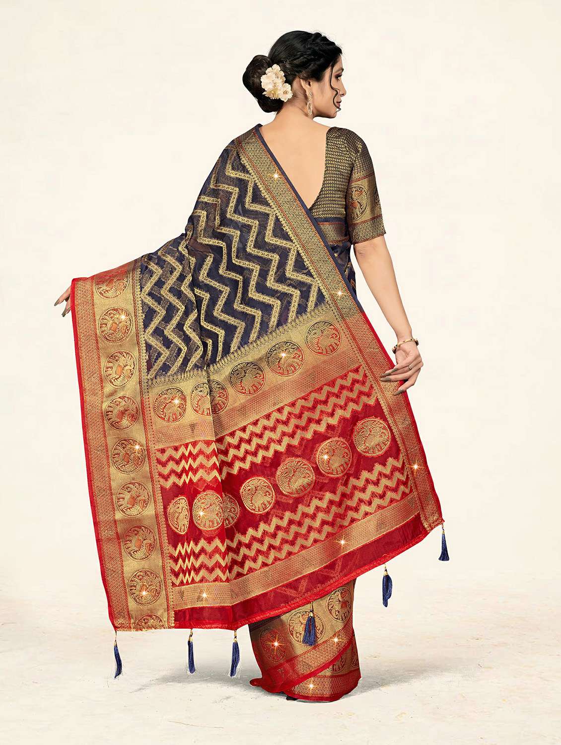 self design printed woven saree - 19304744 - Standard Image - 3