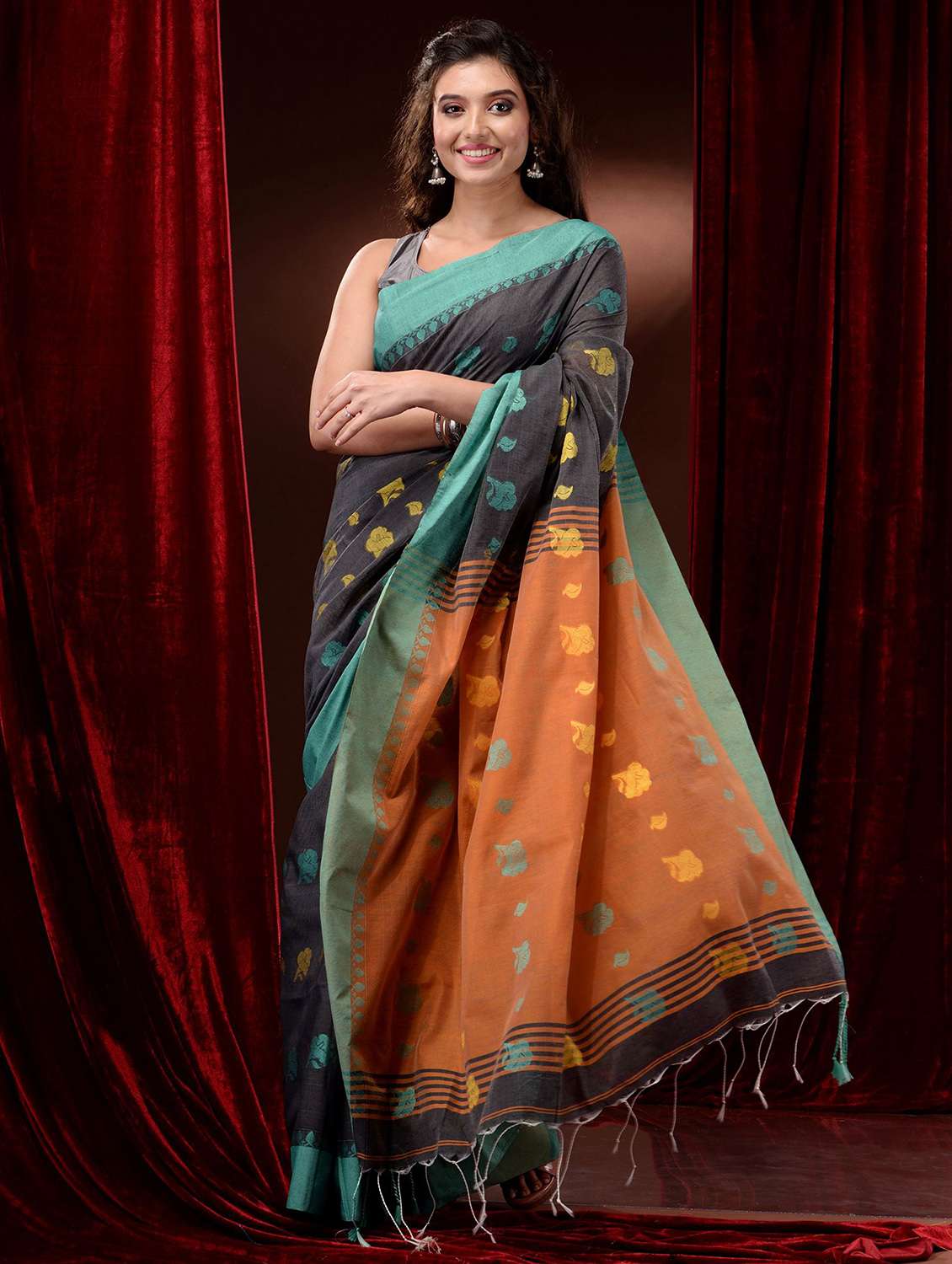 grey cotton handloom saree with blouse - 19417701 -  Zoom Image - 0