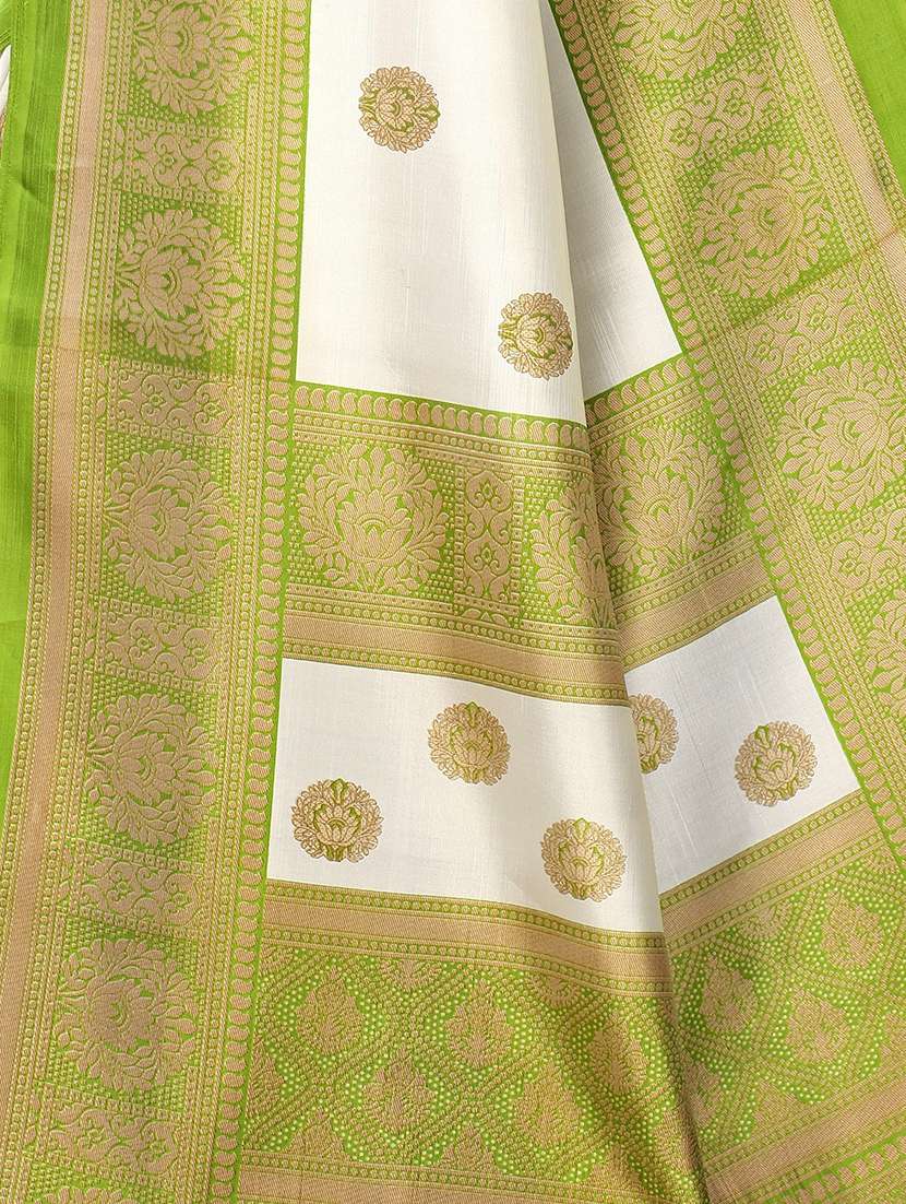 women printed saree  with blouse - 19423924 -  Standard Image - 3