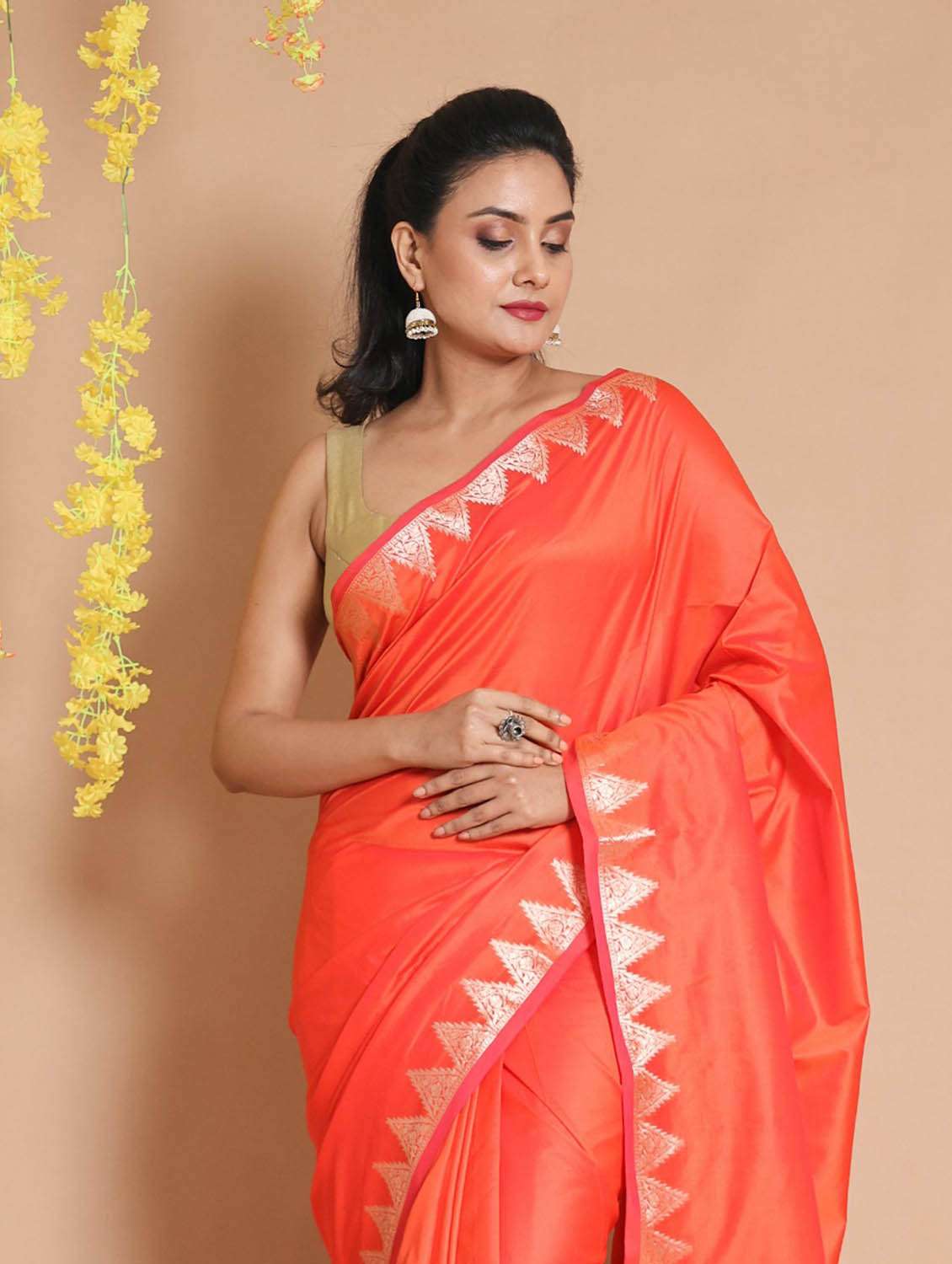 orange self design woven saree with blouse - 19498327 -  Standard Image - 3