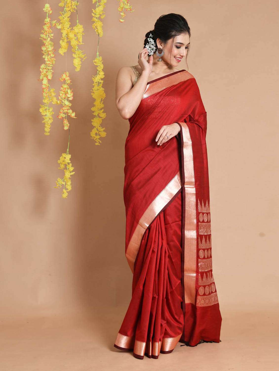 red self design woven saree with blouse - 19498354 -  Zoom Image - 0