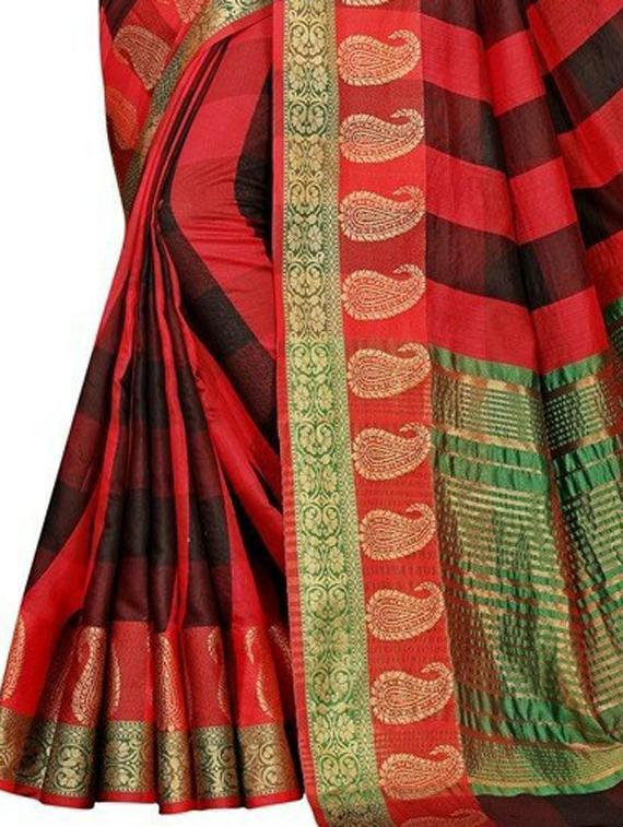red cotton blend check woven saree with blouse - 19568920 - Standard Image - 3