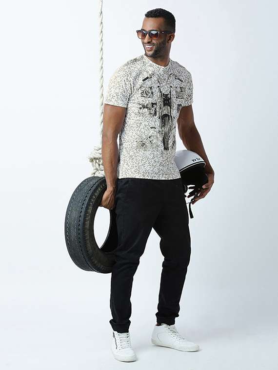 men crew neck printed regular t-shirt - 19581697 -  Standard Image - 3