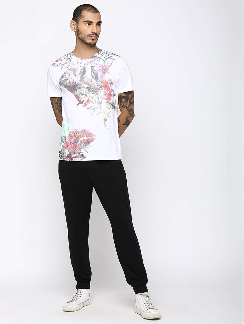 men round neck front print t-shirt - 19581962 -  Standard Image - 3