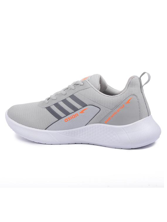 men lace up sports shoes - 19607959 - Standard Image - 3
