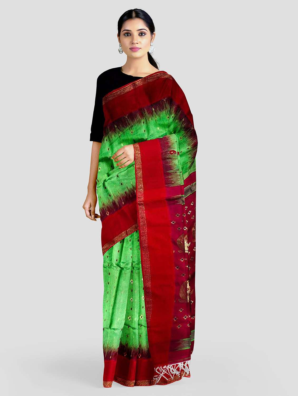 women self design handloom saree