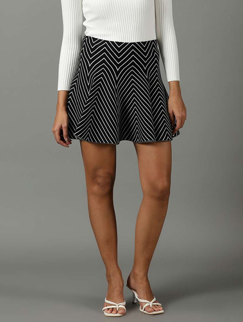 mid rise chevron print flared skirt