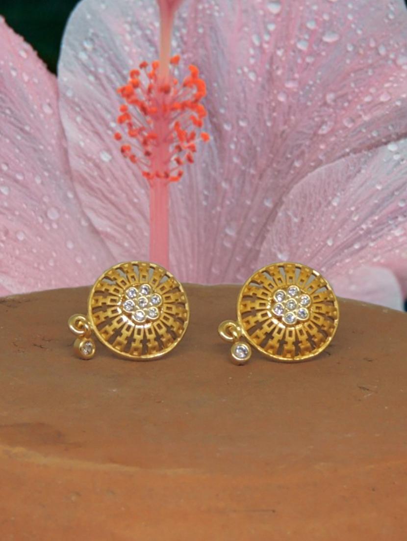 white brass studs earring - 19667213 -  Zoom Image - 0
