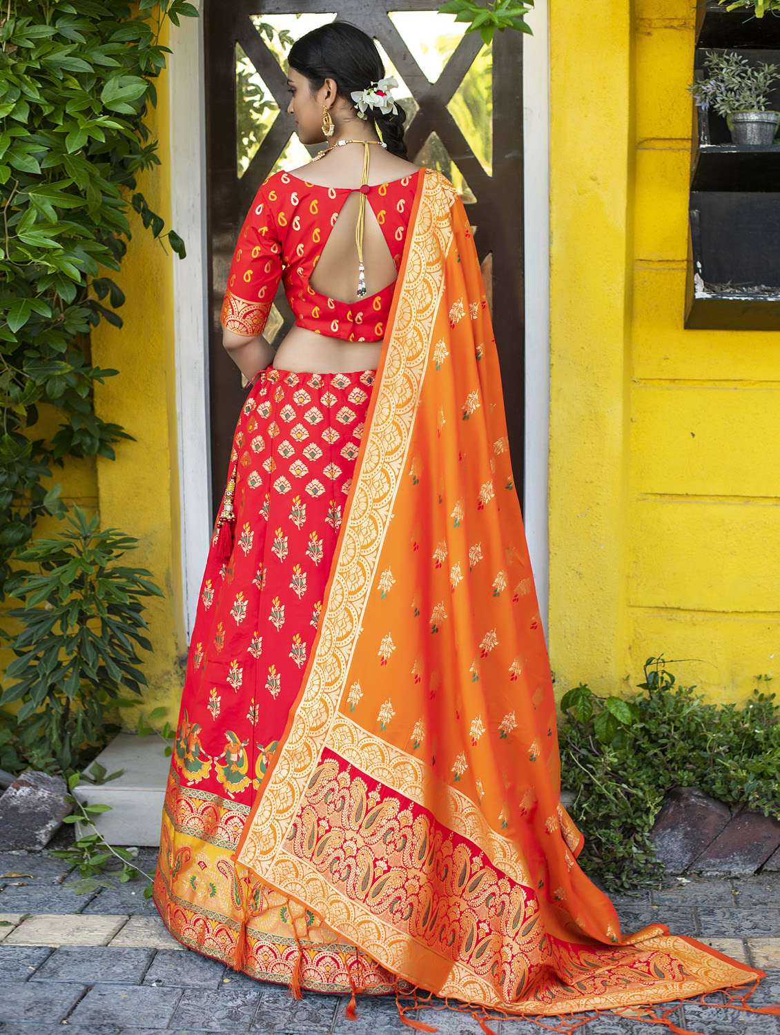 self design semi-stitched lehenga choli set with dupatta - 19736440 - Standard Image - 3