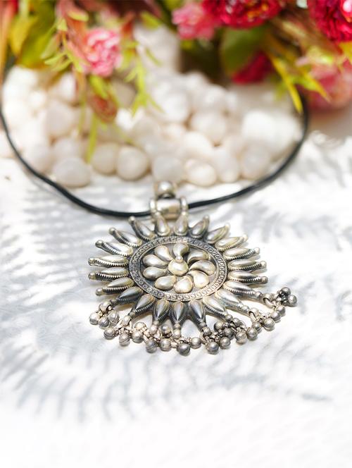 silver brass short necklace - 19755182 -  Standard Image - 0