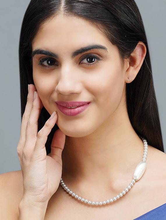 pearl long necklace - 19755185 - Standard Image - 3
