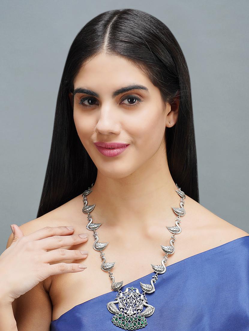green brass long necklace - 19755194 - Standard Image - 3