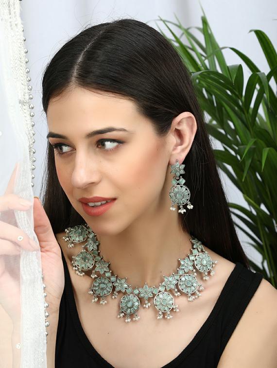 green stone brass oxidised necklaces and earring - 19755339 - Standard Image - 5