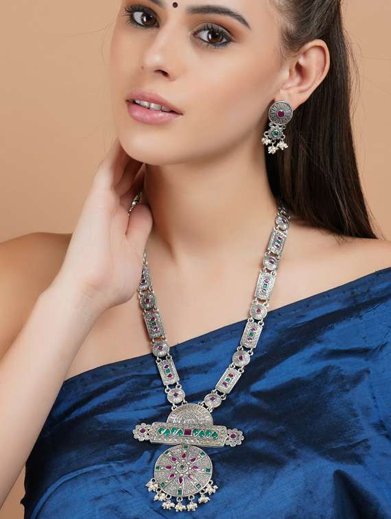 sliver brass oxidised long necklaces and earring  - 19768270 -  Standard Image - 5