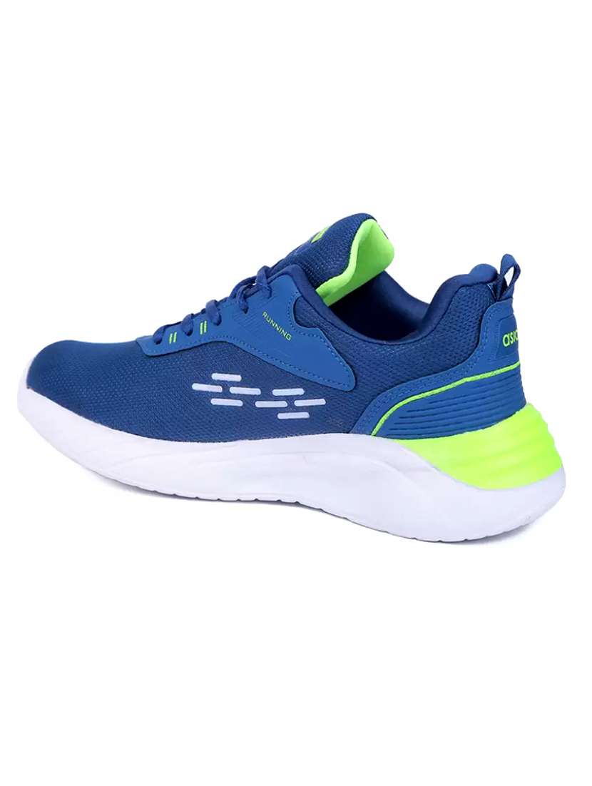 men lace up sports shoes - 19790690 -  Standard Image - 3