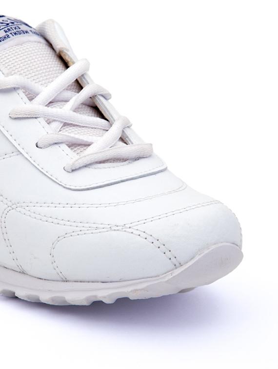 men lace up sports shoes - 19790713 - Standard Image - 5