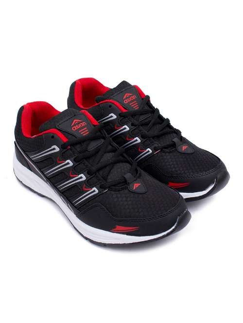 men lace up sports shoes