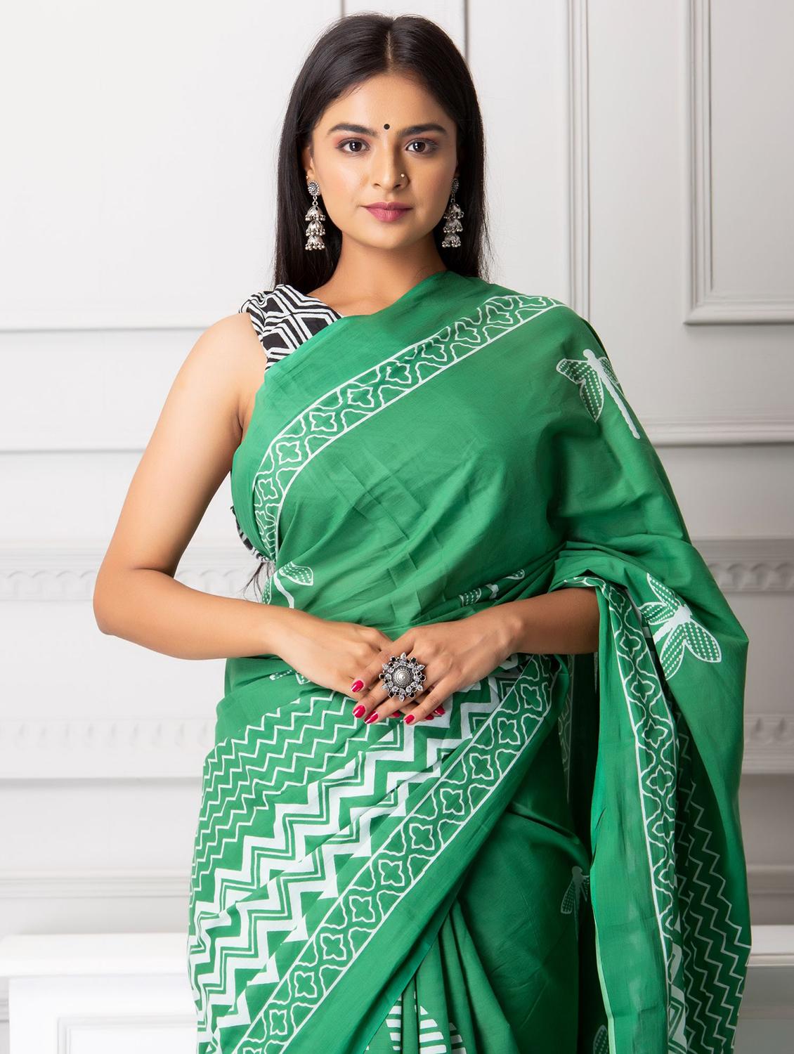 self design printed saree with blouse - 19796974 - Standard Image - 3