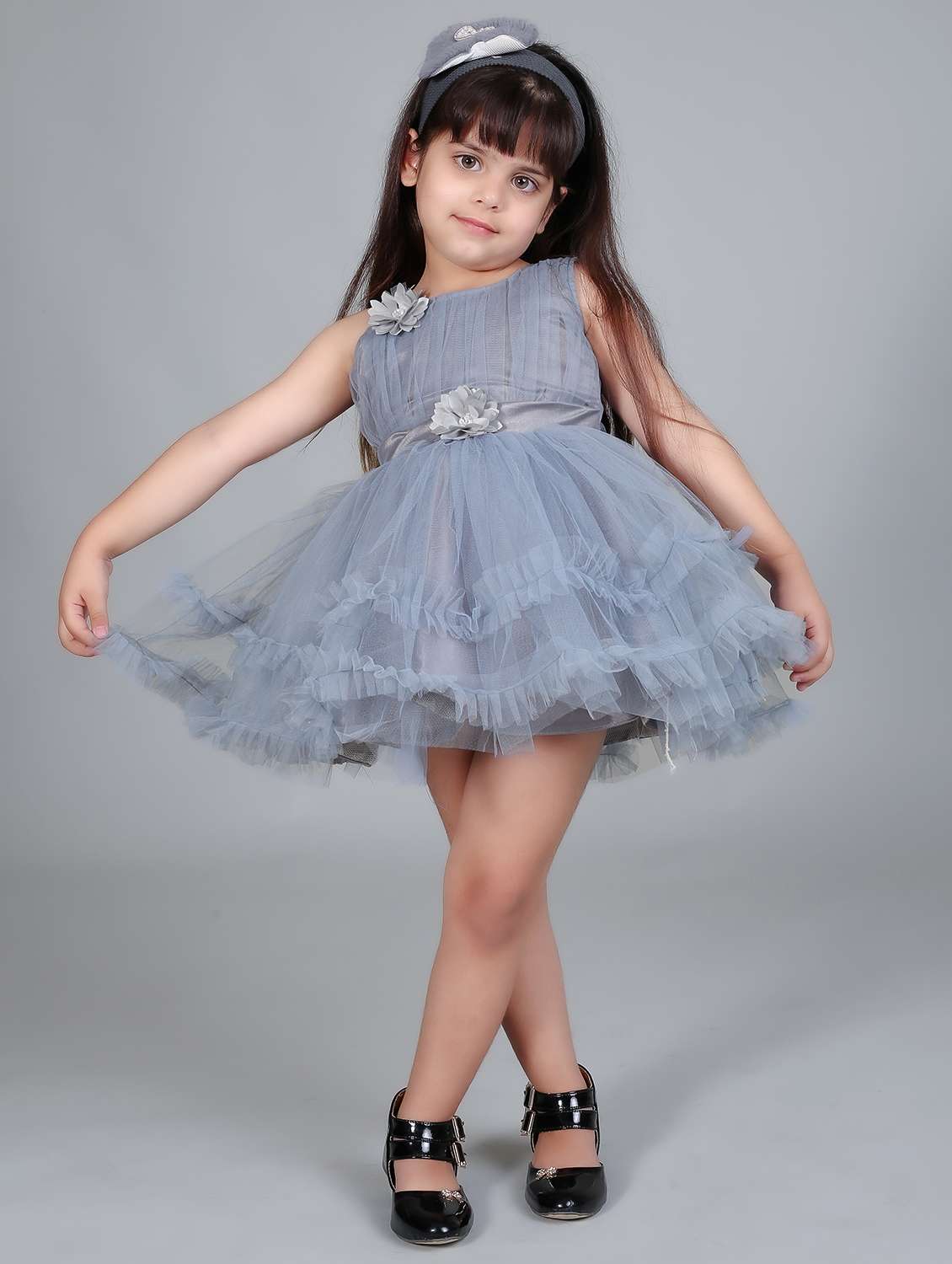 girls round neck sleeveless frock