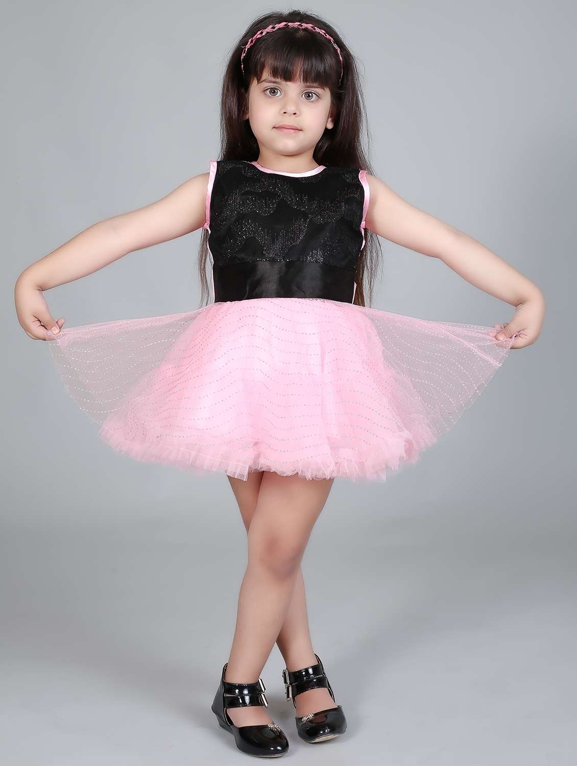 girls round neck sleeveless frock