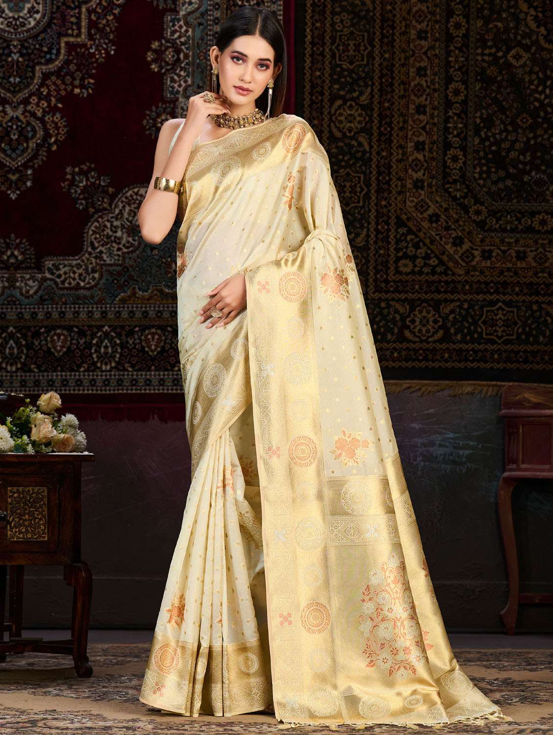 women's self design off white colored saree - 19848096 - Zoom Image - 0
