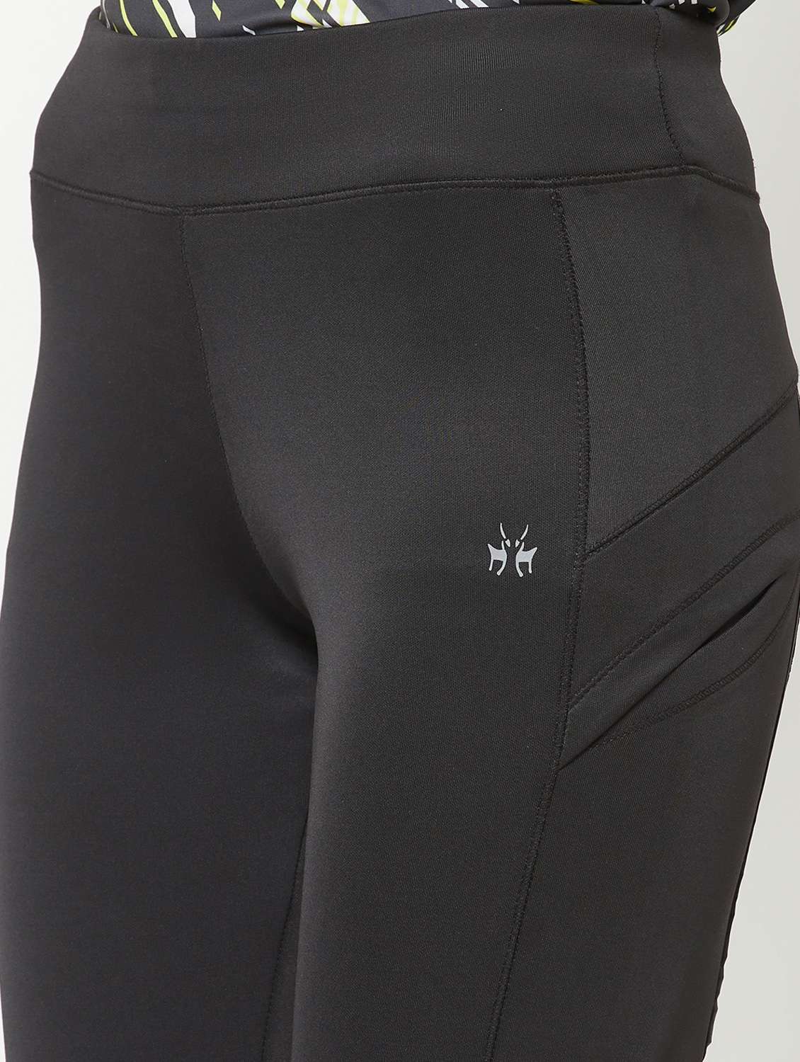 mid rise solid capri - 19872143 - Standard Image - 5