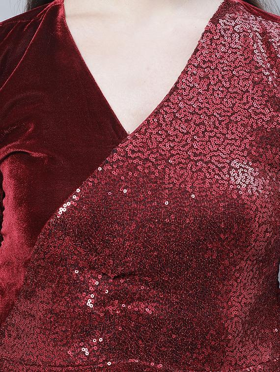 maroon self designed v-neck bodycon dress with front slit - 19889912 - Standard Image - 3