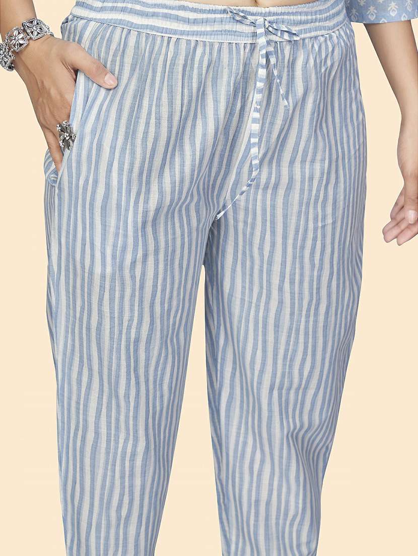 embroidered neck printed suit set - 19938736 -  Standard Image - 3