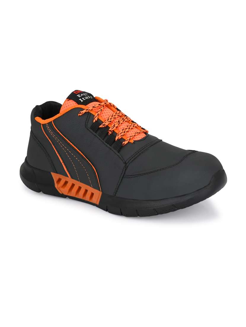 men lace up sport shoes