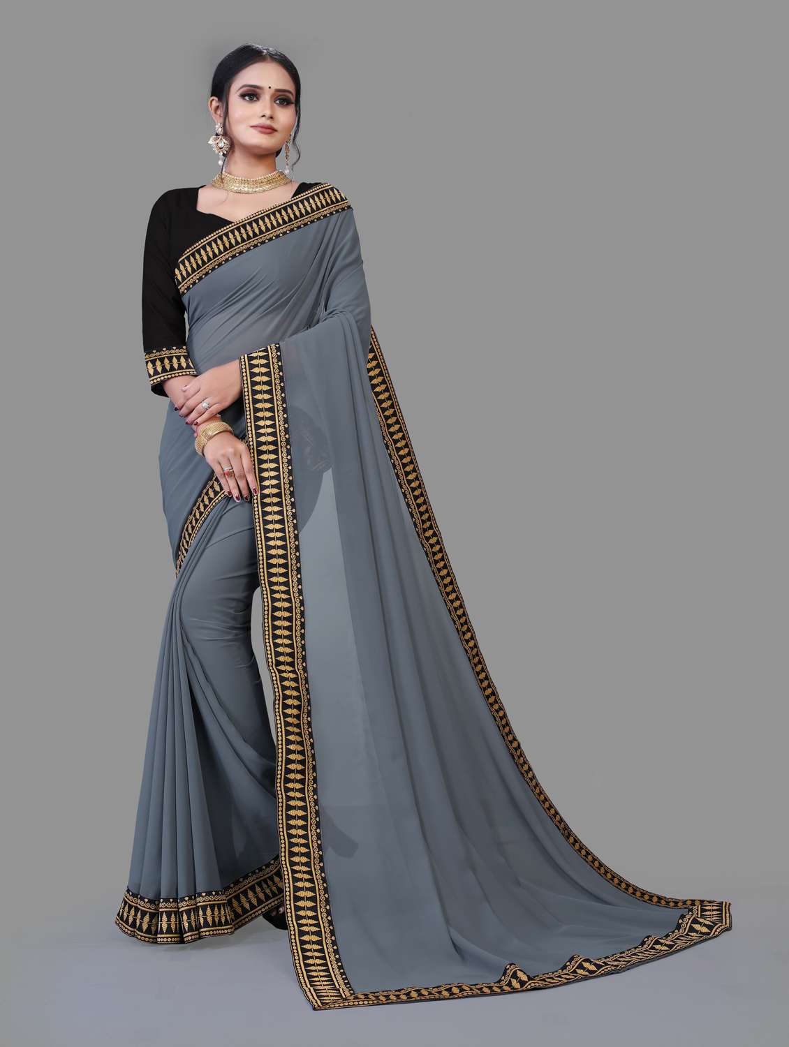 women solid with bordered saree with blouse