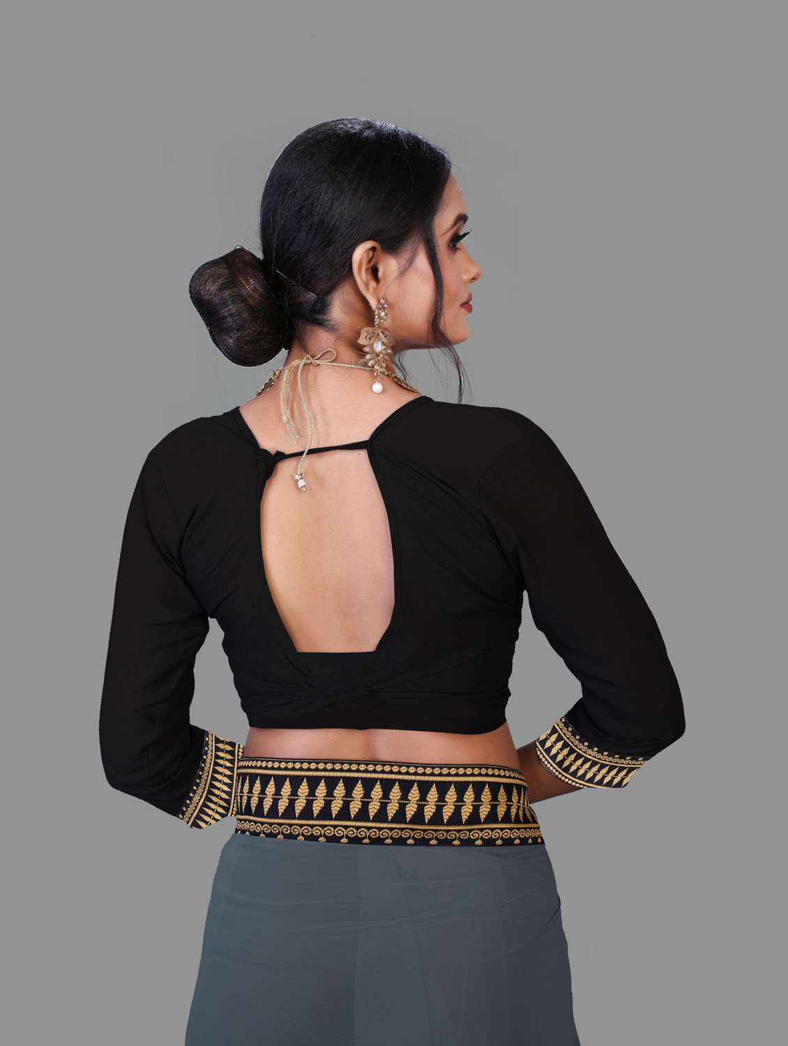 women solid with bordered saree with blouse - 19949803 -  Standard Image - 3